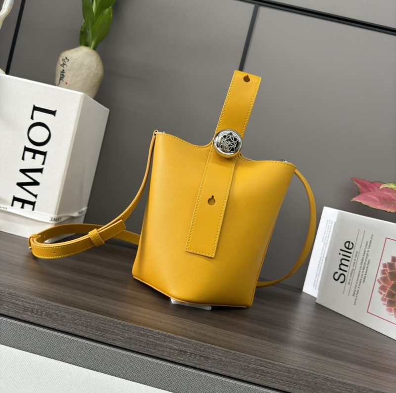 l*ew* bucket bags